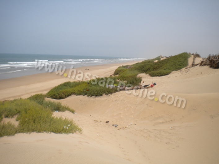 La plage de IGGIN SDIST  sud de l'embouchure de l'oued Souss. 