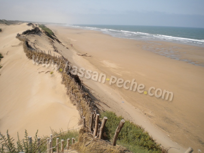 La plage de AGD AGOUN  5 kilomètres au sud de l'embouchure de l'oued Souss.